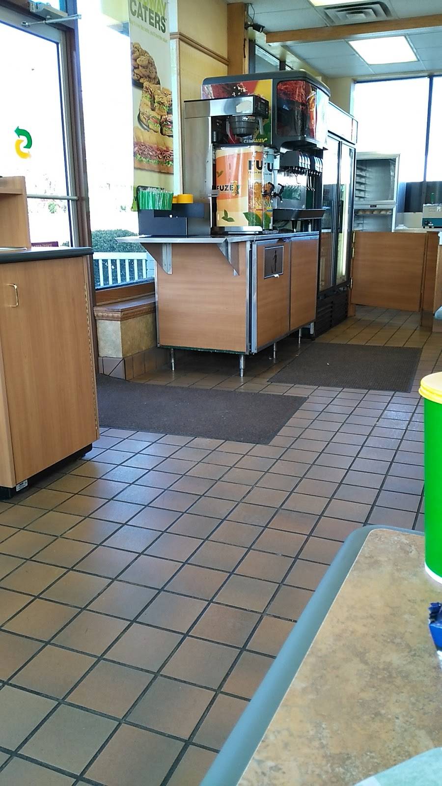 Subway | restaurant | 609 S Main St, Huntingburg, IN 47542, USA | 8126834141 OR +1 812-683-4141