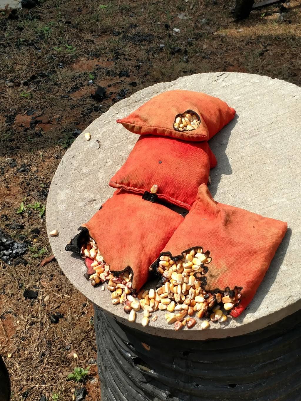 The LakeHouse Tavern | restaurant | 3288 Rock Springs Rd, Lavonia, GA 30553, USA | 7048076908 OR +1 704-807-6908