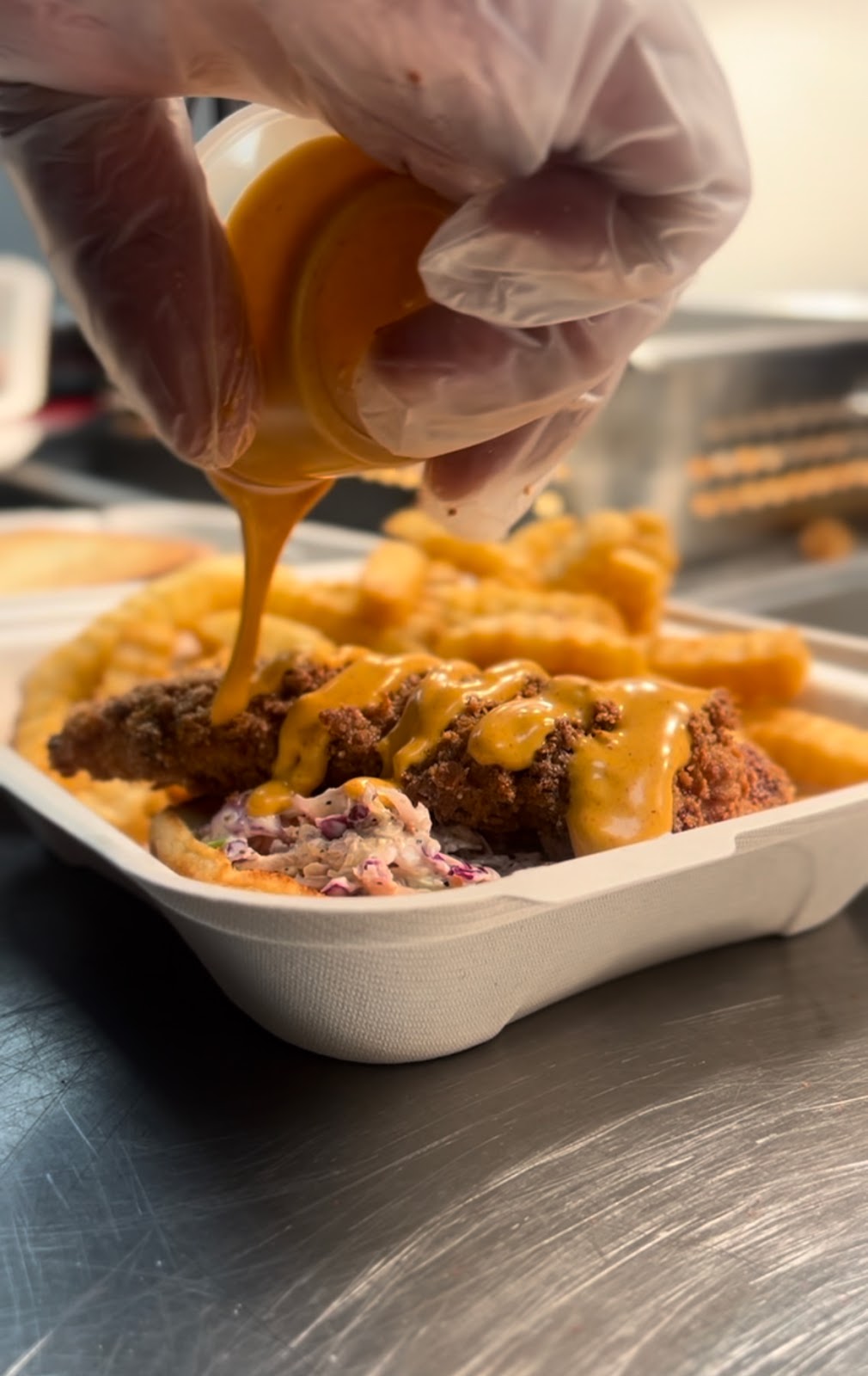 Hot Birds | restaurant | 2004 E Magnolia Ave, Knoxville, TN 37917, USA | 8655004270 OR +1 865-500-4270