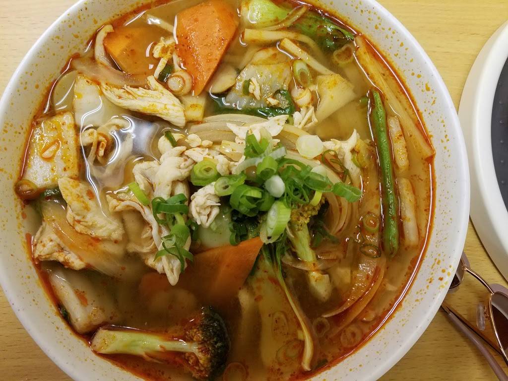 Pho Golden Bowl | restaurant | 12 Lake Ave, Manchester, NH 03101, USA | 6036222000 OR +1 603-622-2000