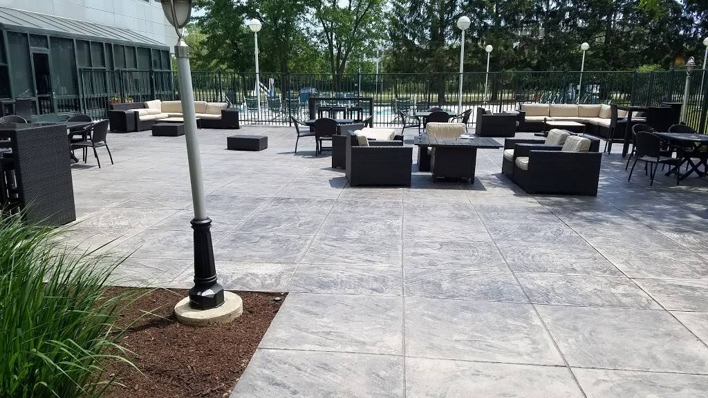 Parkway Grill | restaurant | 2 Parkway N, Deerfield, IL 60015, USA | 8474059666 OR +1 847-405-9666