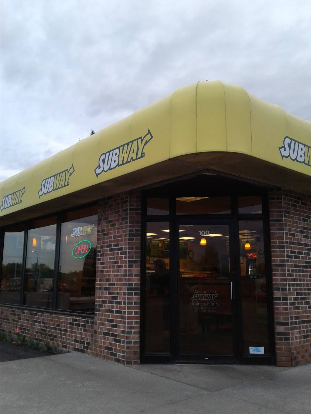 Subway Restaurants | restaurant | 615 Belknap St, Superior, WI 54880, USA | 7153943323 OR +1 715-394-3323
