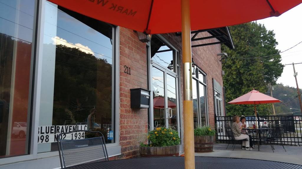 The Blue Raven | restaurant | 211 Main St, Pikeville, KY 41501, USA | 6065092583 OR +1 606-509-2583