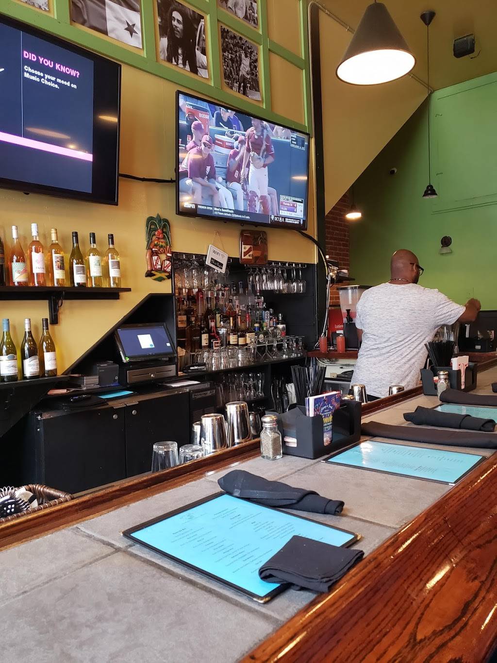 Curry n Jerk | restaurant | 126 Monroe Ave, Memphis, TN 38103, USA | 9014808380 OR +1 901-480-8380