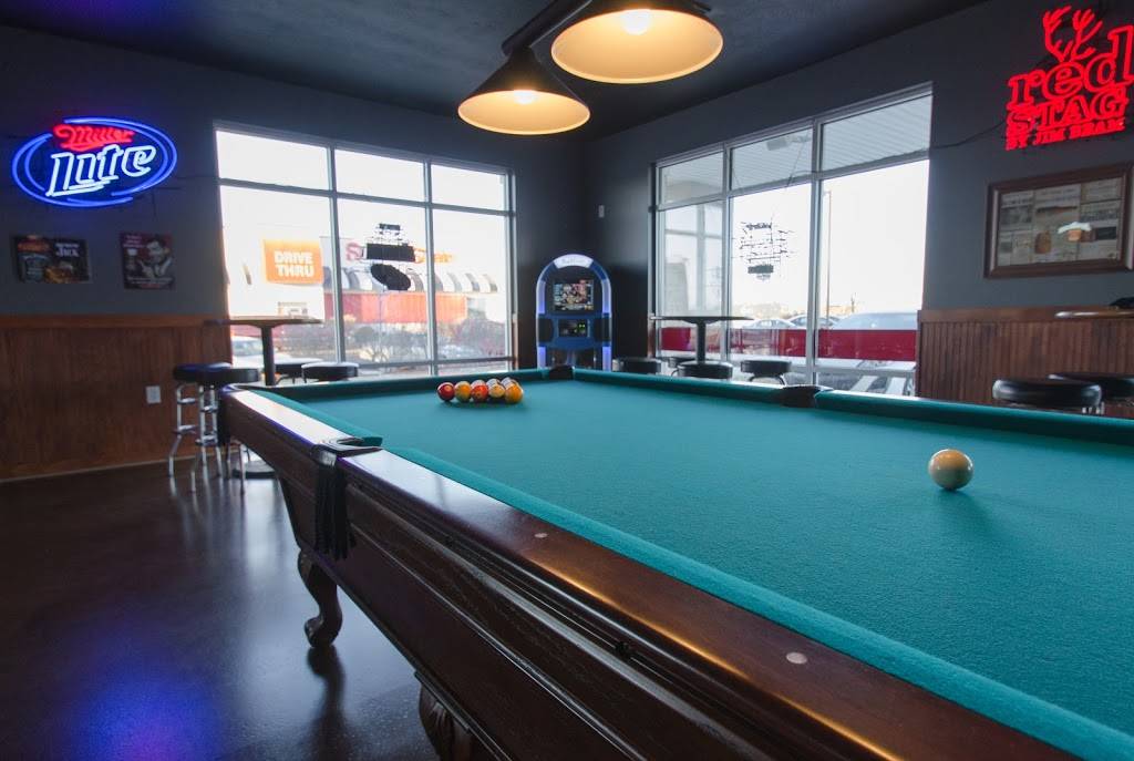 Whiskey Bobs Saloon | restaurant | 210 Meijer Dr, Lafayette, IN 47905, USA | 7652503222 OR +1 765-250-3222