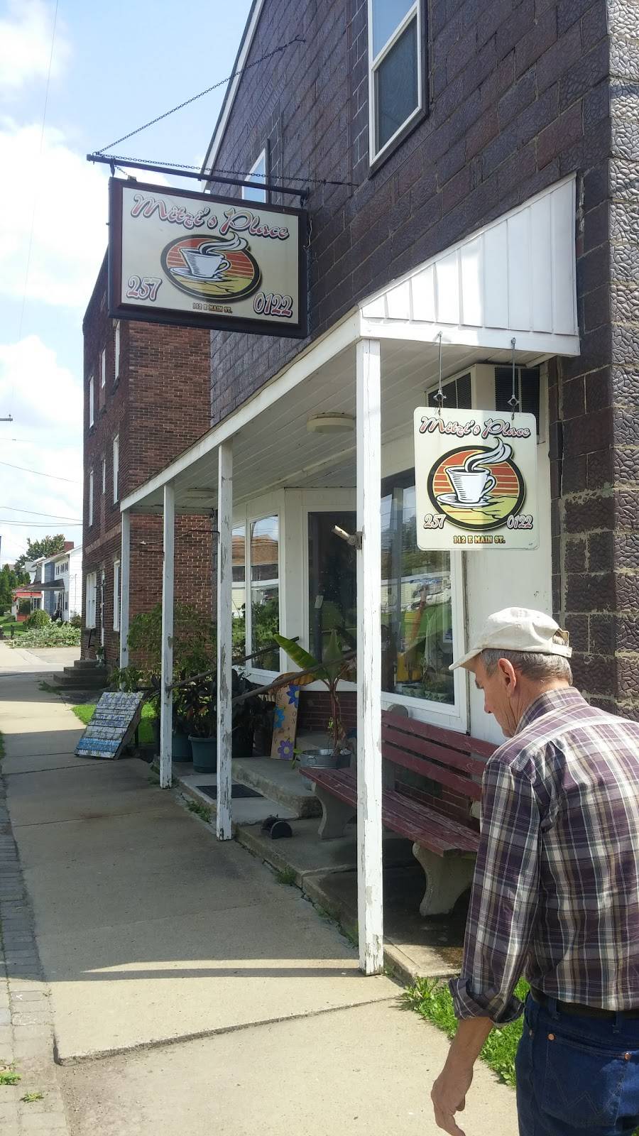 Mitzis Place | restaurant | 112 E Main St, Dayton, PA 16222, USA | 8142570122 OR +1 814-257-0122