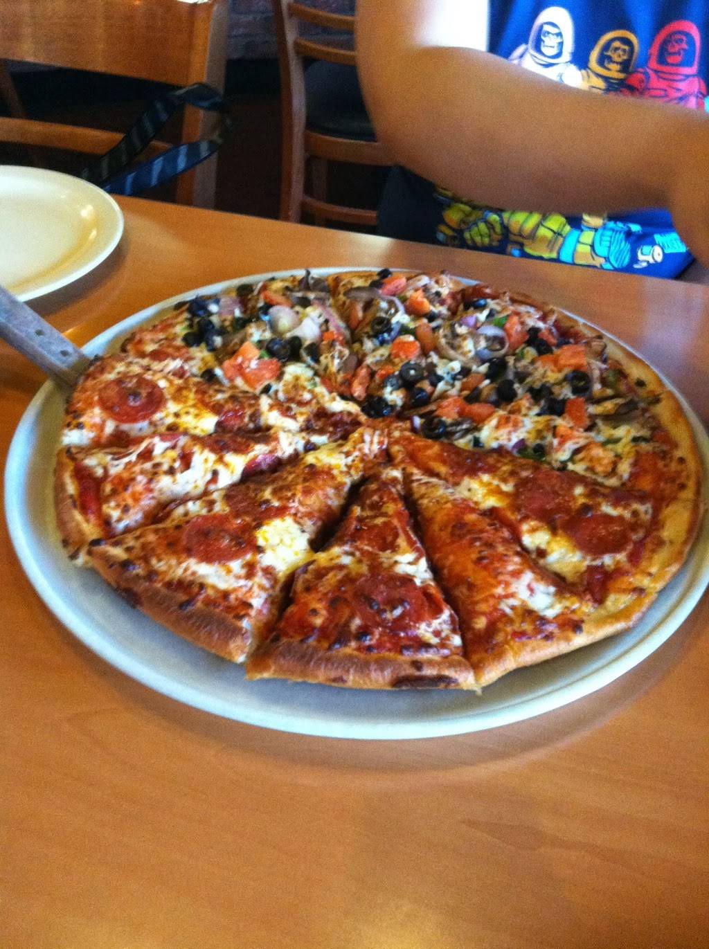 Shakeys Pizza Parlor | restaurant | 791 E Foothill Blvd, Upland, CA 91786, USA | 9099855118 OR +1 909-985-5118