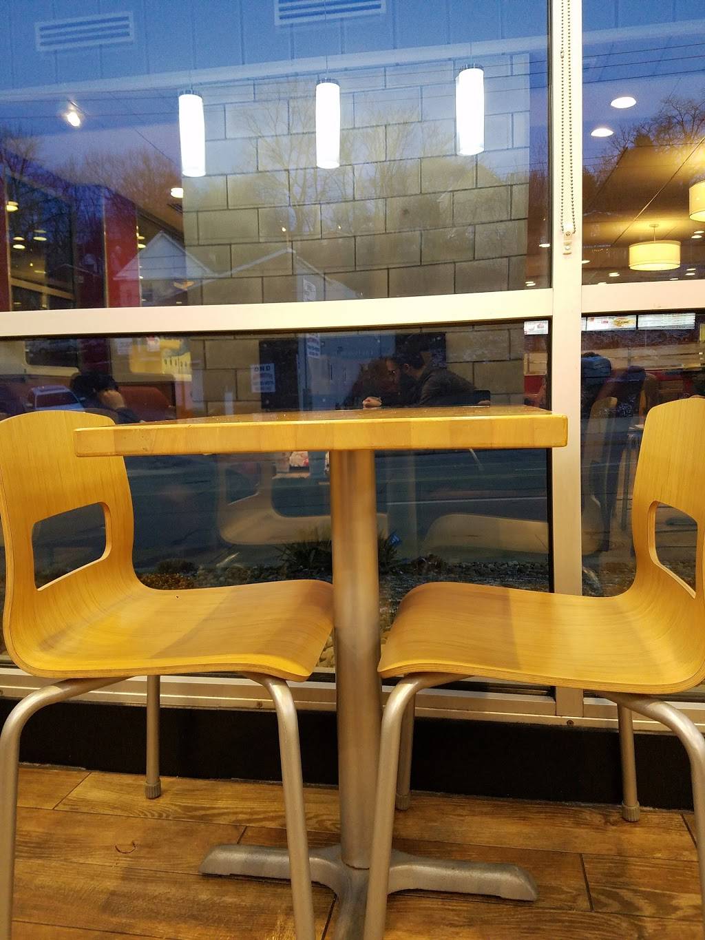 Wendys | restaurant | 2410 W Liberty Ave, Pittsburgh, PA 15226, USA | 4125610594 OR +1 412-561-0594