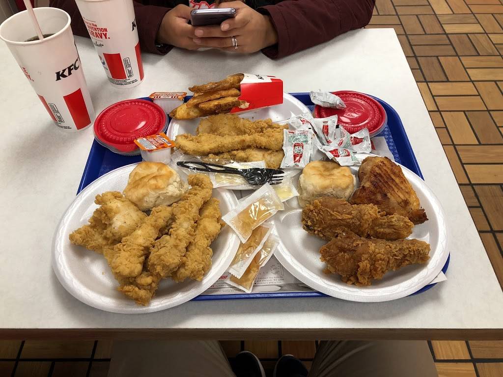 KFC | restaurant | 2523 N Carson St, Carson City, NV 89706, USA | 7758834092 OR +1 775-883-4092