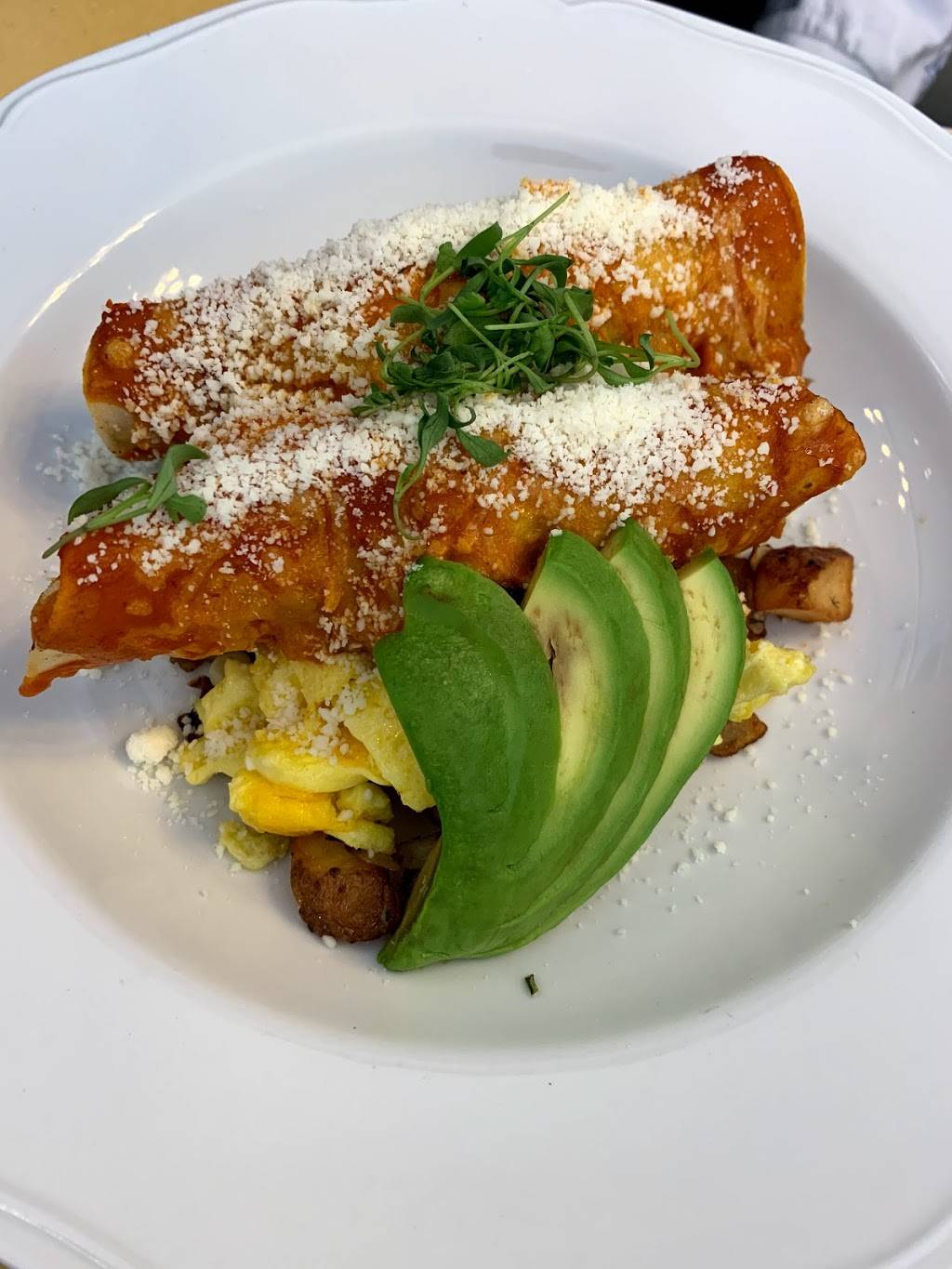 Easys | restaurant | Beverly Center, 8500 Beverly Blvd, Los Angeles, CA 90048, USA | 4243133458 OR +1 424-313-3458