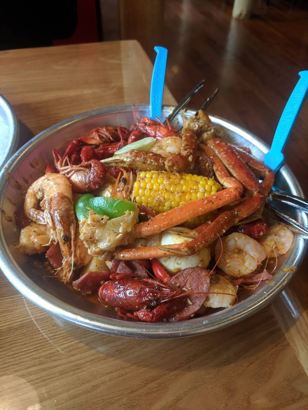 Shaking Seafood & Wings | restaurant | 3110 Mapleleaf Dr, Lexington, KY 40509, USA | 8592648888 OR +1 859-264-8888