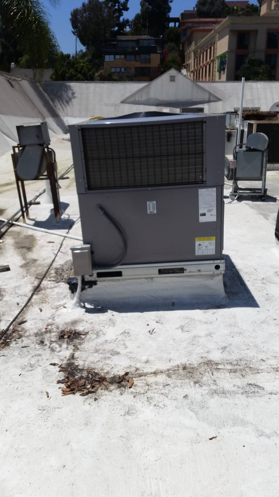 Subway Restaurants | restaurant | 1900 N Highland Ave, Los Angeles, CA 90068, USA | 3238515501 OR +1 323-851-5501