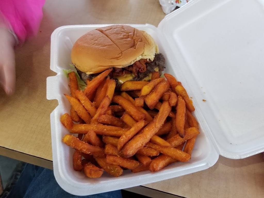 Shake n Burger | restaurant | 147-01 Liberty Ave, Jamaica, NY 11435, USA | 7185231900 OR +1 718-523-1900