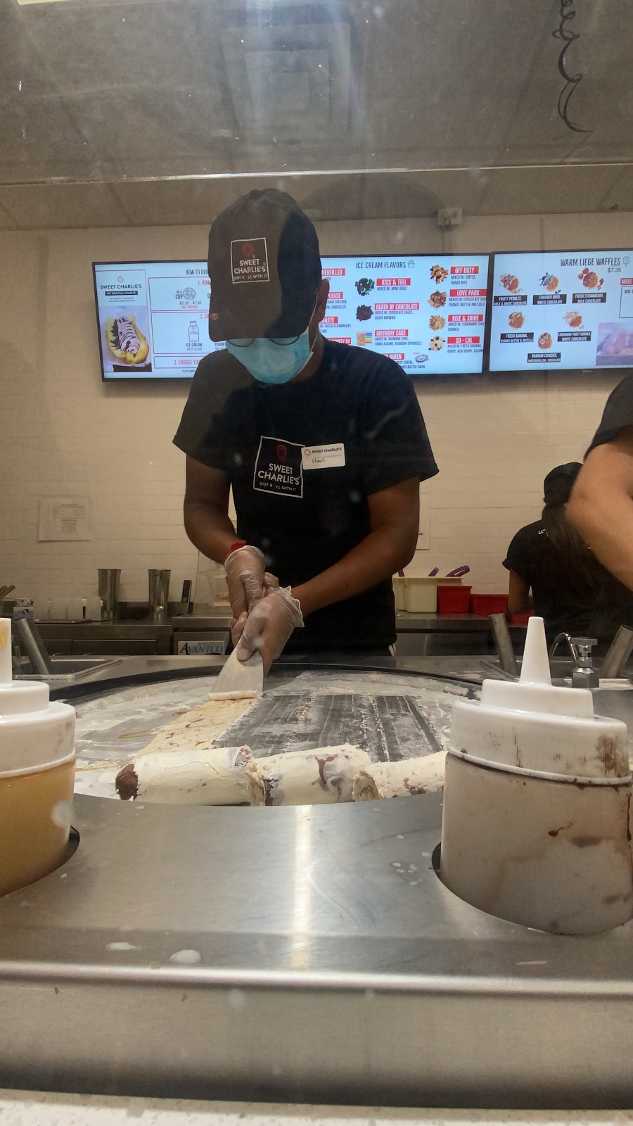 Sweet Charlies | restaurant | 3336 Hillside Avenue STE 2, New Hyde Park, NY 11040, USA | 5164939697 OR +1 516-493-9697