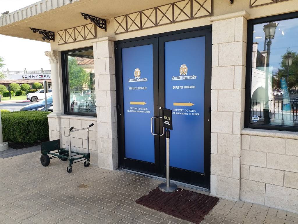 Auntie Annes Pretzels | cafe | 3939 N Interstate 35 Frontage Rd #900, San Marcos, TX 78666, USA | 5123921115 OR +1 512-392-1115