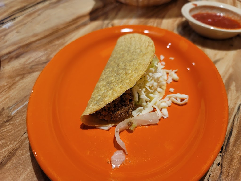 Iguanas Mexican Grill | restaurant | 907 N Truman Blvd, Crystal City, MO 63019, USA | 6366382400 OR +1 636-638-2400