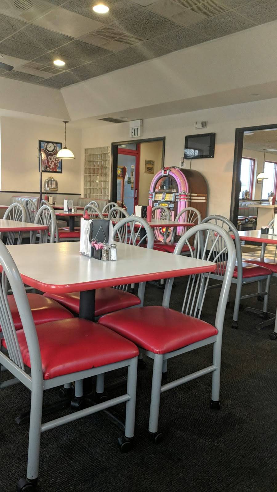 Schoops Hamburgers | restaurant | 9401 Wicker Ave, St John, IN 46373, USA | 2193650112 OR +1 219-365-0112