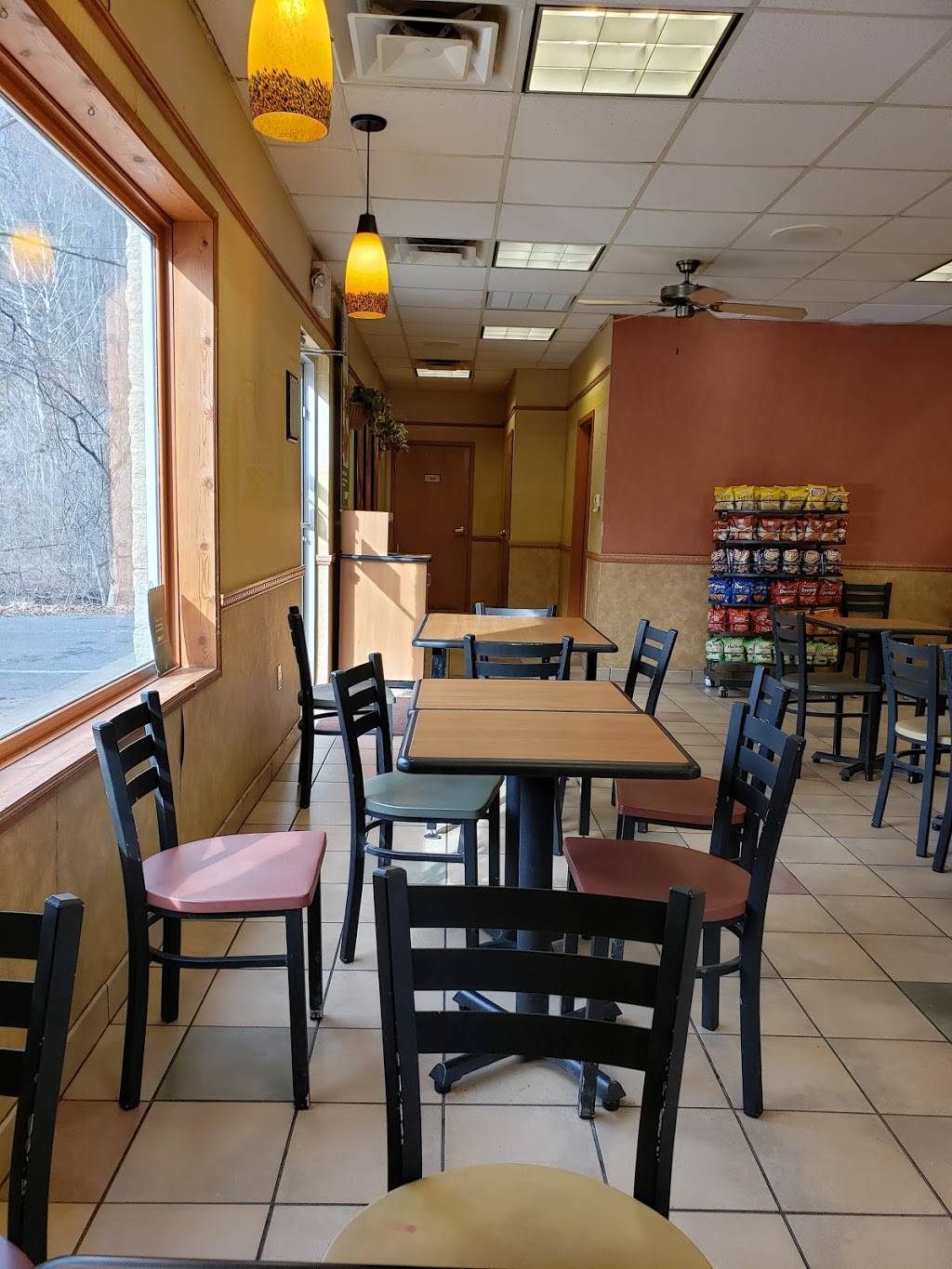 Subway | restaurant | 3300 Husky Hwy, Farmington, WV 26571, USA | 3048256117 OR +1 304-825-6117