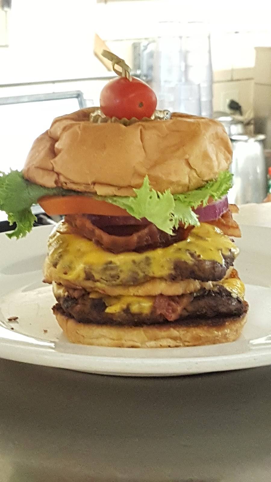 Delanies Neighborhood Grille | restaurant | 67 West Ave, Tallmadge, OH 44278, USA | 3306302888 OR +1 330-630-2888