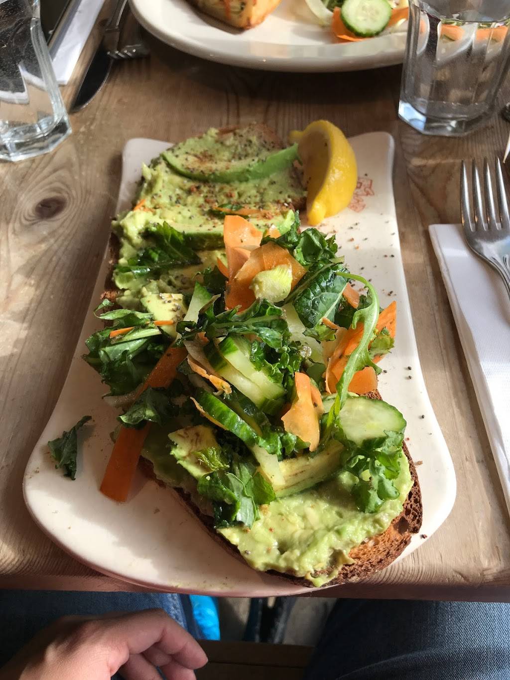 Le Pain Quotidien | restaurant | 1937 Callowhill St, Philadelphia, PA 19130, USA | 2157899870 OR +1 215-789-9870