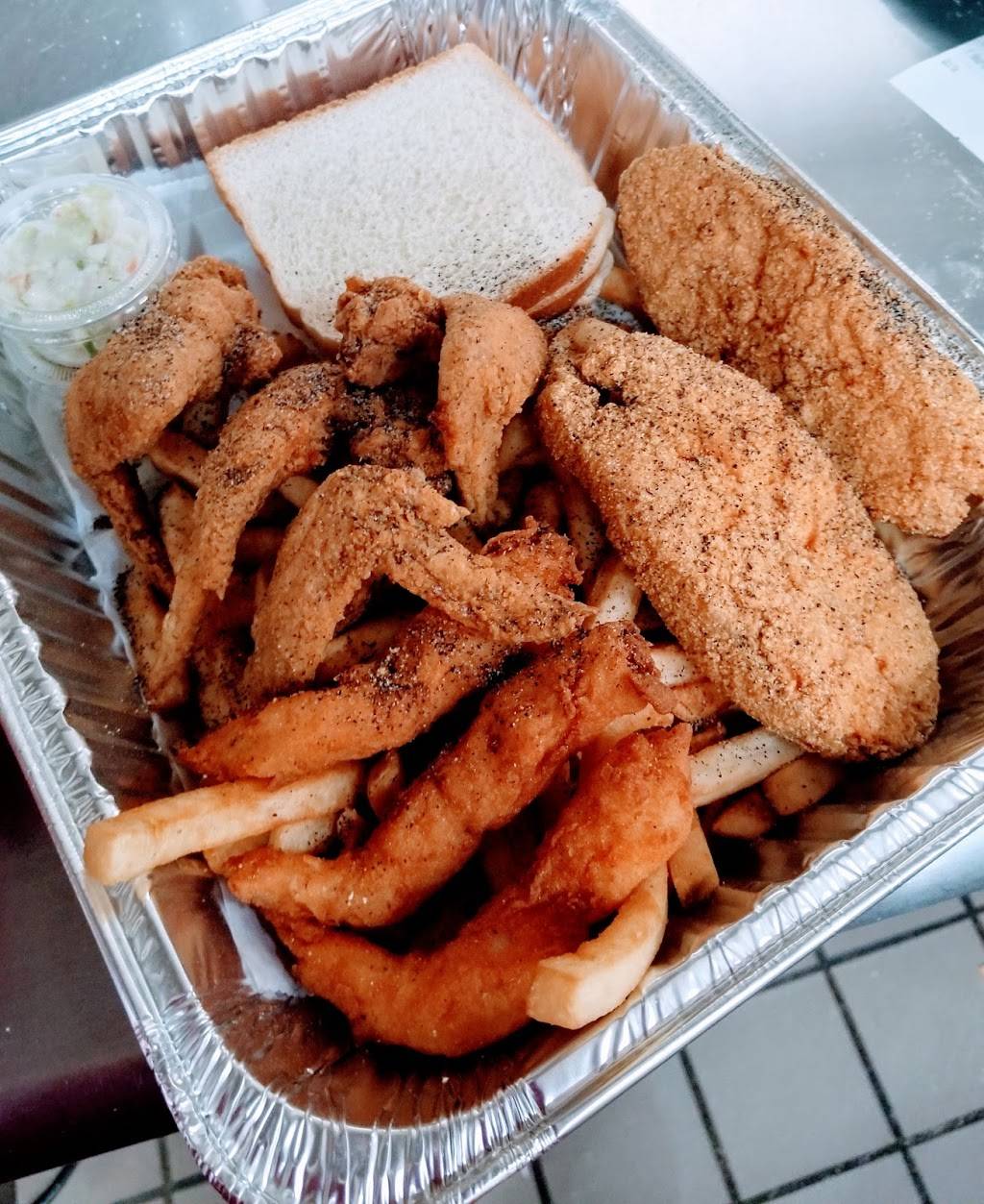 Red Snapper Evergreen Park | restaurant | 9648 S Western Ave, Evergreen Park, IL 60805, USA | 7084994444 OR +1 708-499-4444