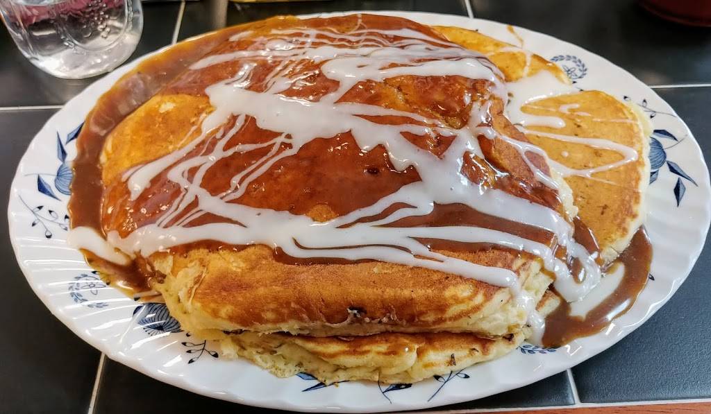 Hazels Diner | restaurant | 9906 Main St, Hebron, IL 60034, USA | 8156482910 OR +1 815-648-2910