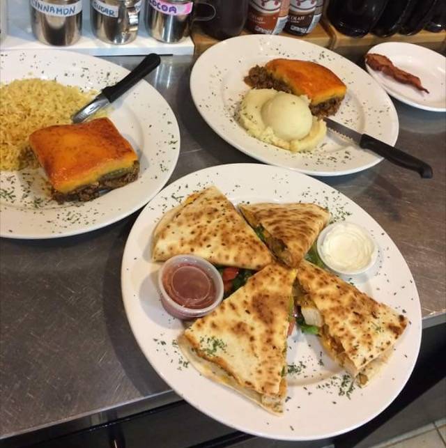 Avia Family Dining | restaurant | 111 S Saginaw St, Holly, MI 48442, USA | 2483825460 OR +1 248-382-5460