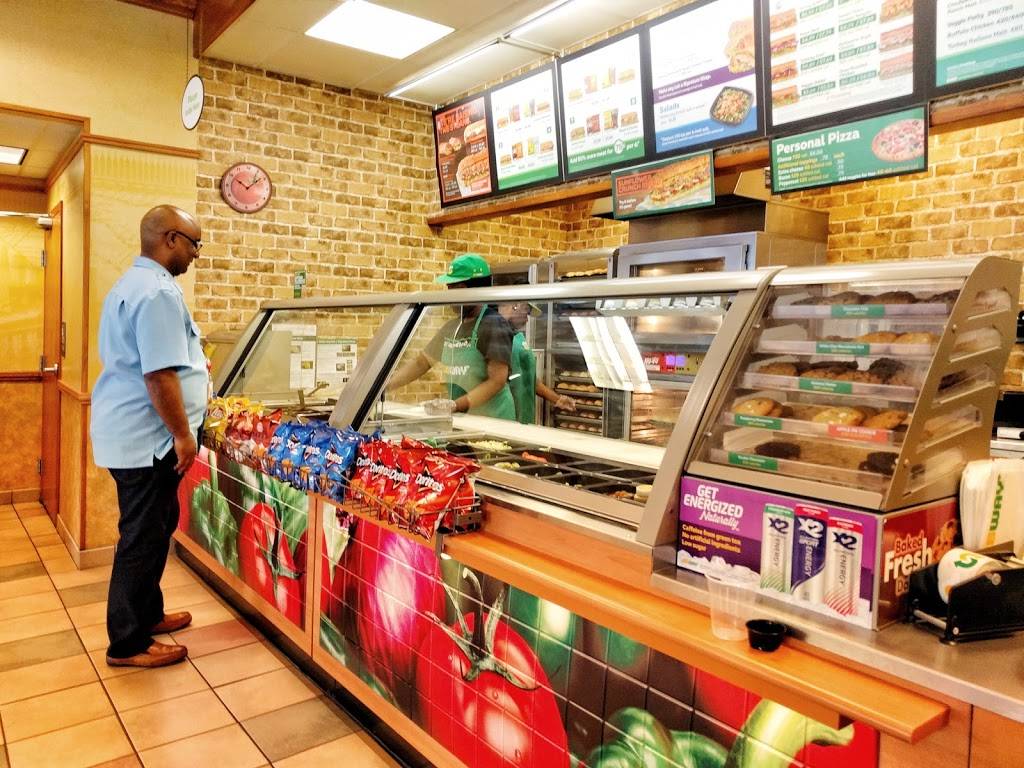 Subway | restaurant | 400 E Main St, Norfolk, VA 23510, USA | 7576236246 OR +1 757-623-6246