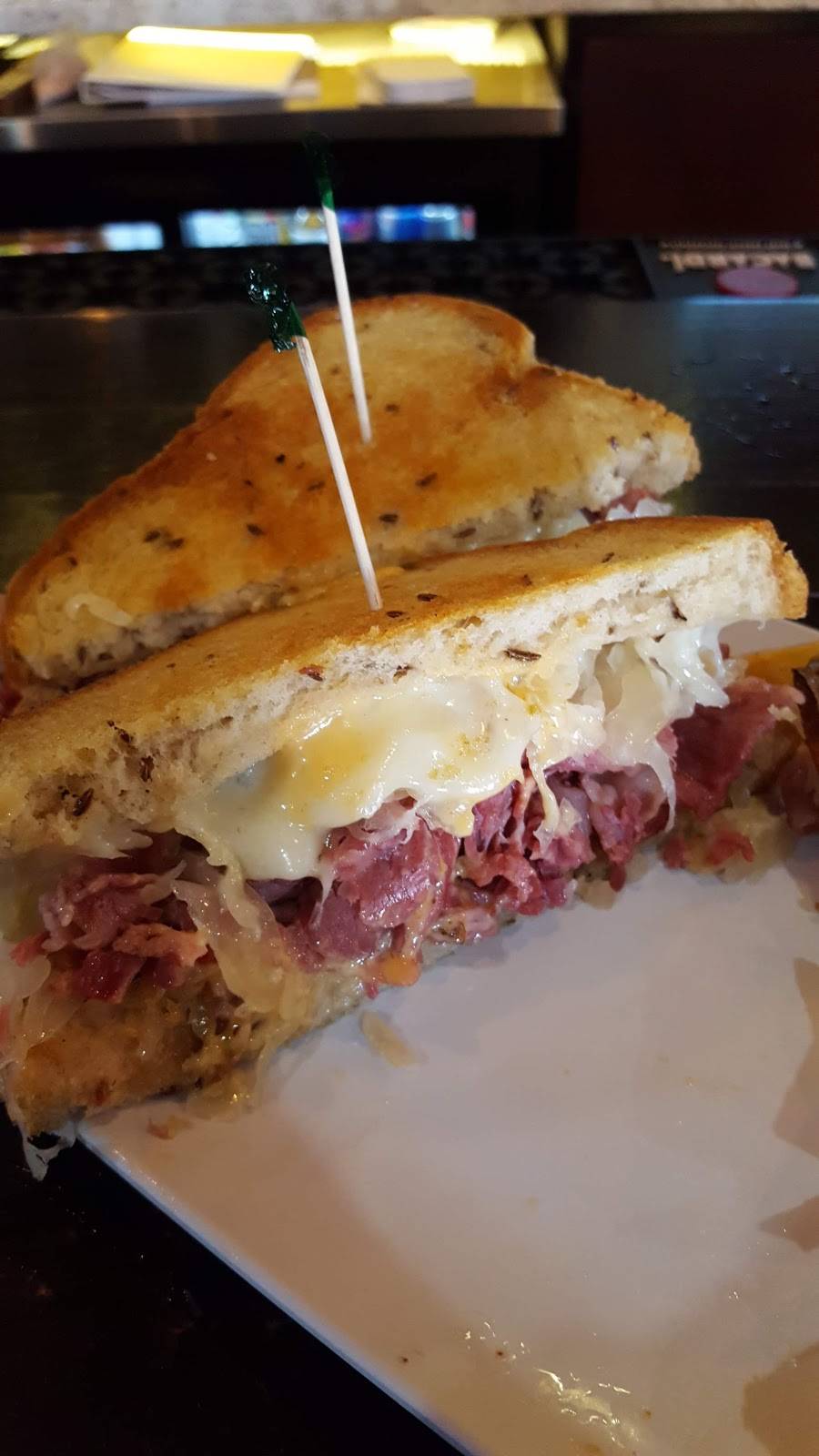 Rams Riverhouse | restaurant | 102 S Main St, Port Byron, IL 61275, USA | 3095233400 OR +1 309-523-3400