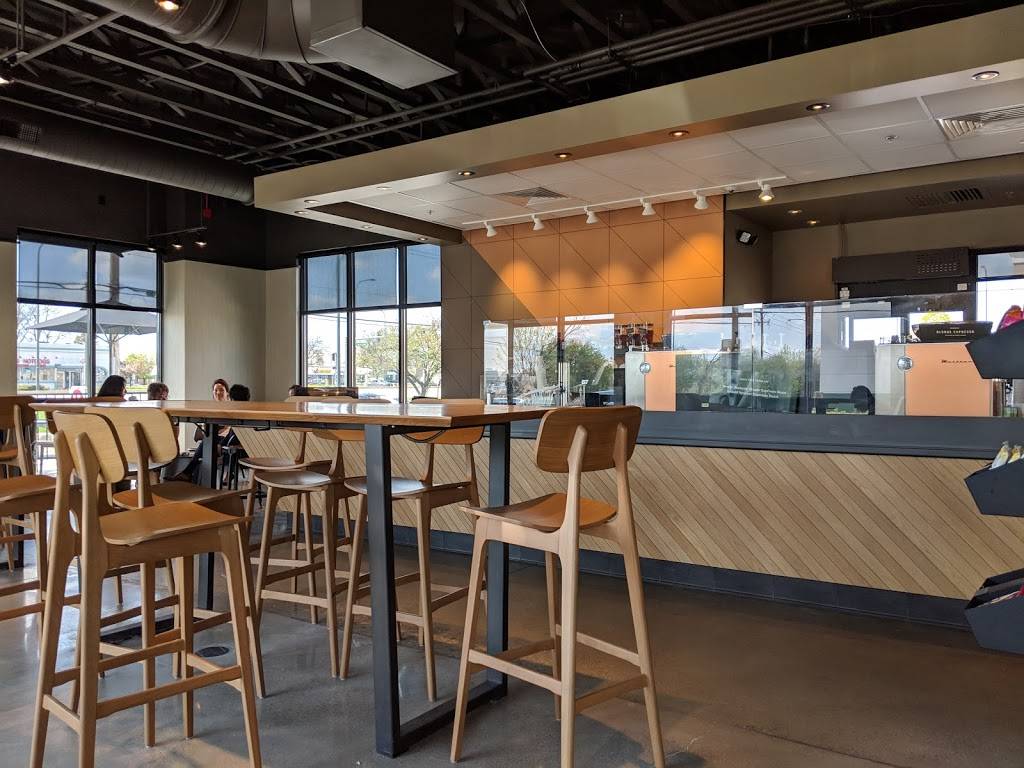 Starbucks | cafe | 1555 Busse Rd, Elk Grove Village, IL 60007, USA | 8472285212 OR +1 847-228-5212