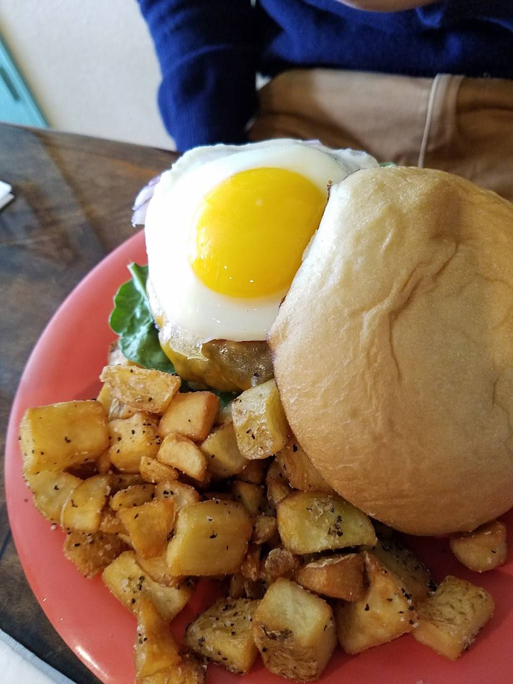 Market Street Cafe & Apothecary | restaurant | 102 E Market St, Lockhart, TX 78644, USA | 5126683065 OR +1 512-668-3065