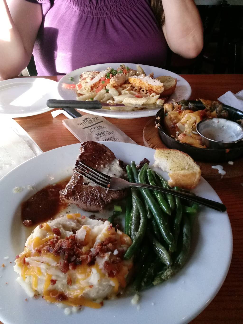 Chilis Grill & Bar | meal takeaway | 10237 N Metro Pkwy W, Phoenix, AZ 85051, USA | 6029974600 OR +1 602-997-4600