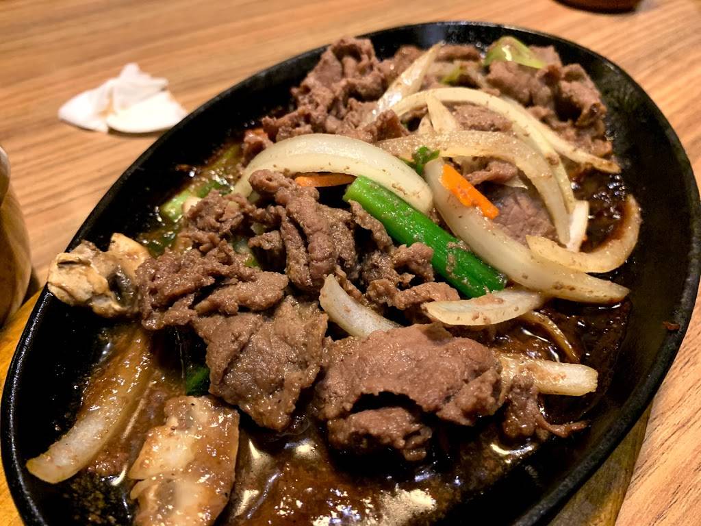 Ahjoomahs Apron Korean Restaurant | restaurant | 218 W Cermak Rd, Chicago, IL 60616, USA | 3123262800 OR +1 312-326-2800