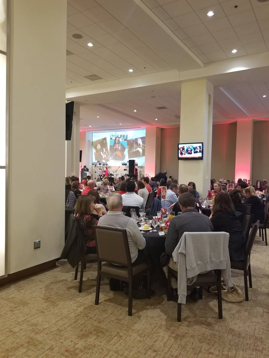 Founders Club | restaurant | 1 Arrowhead Dr, Kansas City, MO 64129, USA | 8169209300 OR +1 816-920-9300