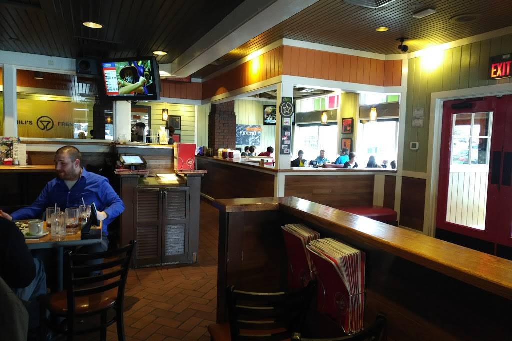Chilis Grill & Bar | restaurant | 7810 Poplar Ave, Germantown, TN 38138, USA | 9017565203 OR +1 901-756-5203