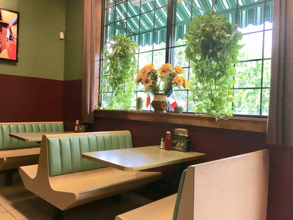 Nicolas Pizza & Mexican Eatery | restaurant | 1125 Willard Ave, Newington, CT 06111, USA | 8606670663 OR +1 860-667-0663