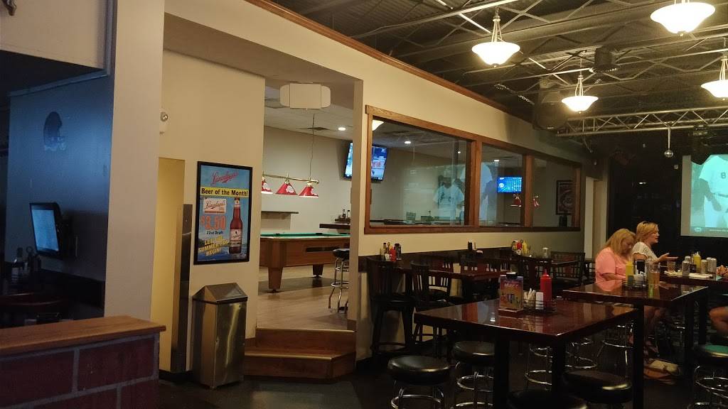 Basement at the Lakes | restaurant | 3420 Manchester Rd, Akron, OH 44319, USA | 3306444000 OR +1 330-644-4000