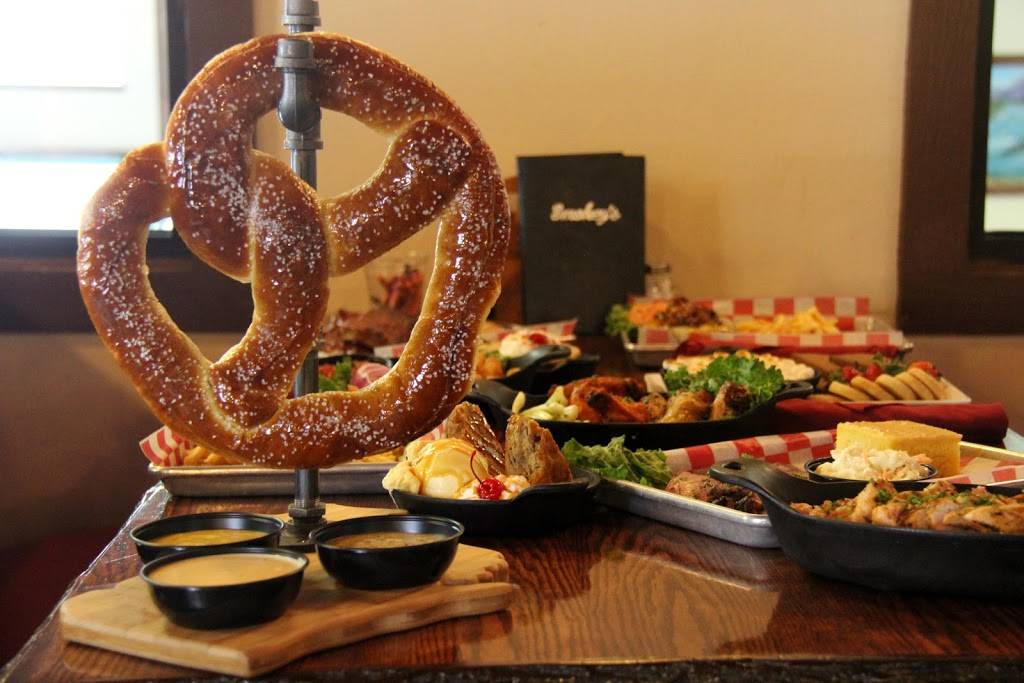 Smokeys Bar-B-Que House | restaurant | 7020 Grand Geneva Way, Lake Geneva, WI 53147, USA | 2622493400 OR +1 262-249-3400