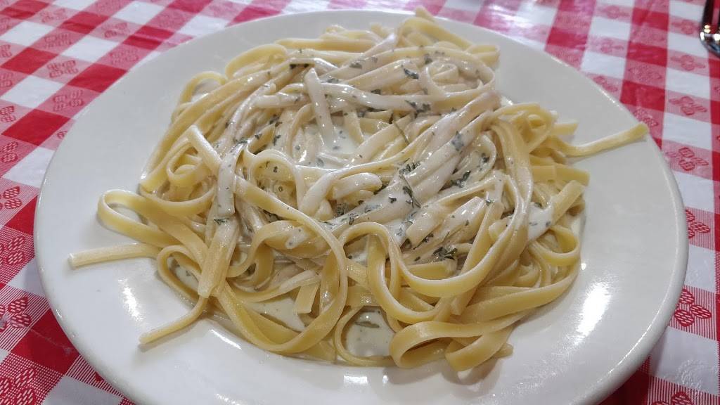 Cilinos | restaurant | 230 8th Ave SE, Wellman, IA 52356, USA | 3196464555 OR +1 319-646-4555