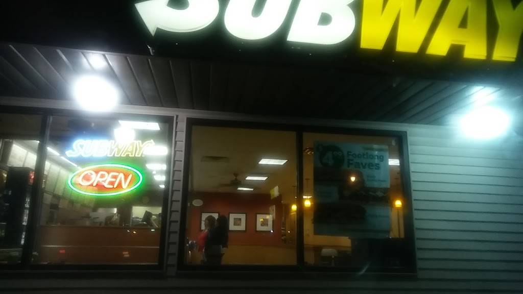 Subway | restaurant | 210 W Rayen Ave, Youngstown, OH 44503, USA | 3307463924 OR +1 330-746-3924