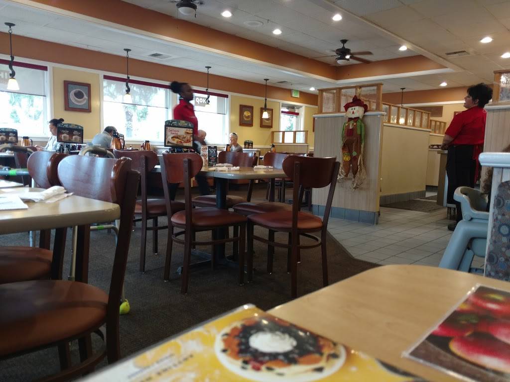 IHOP | restaurant | 1201 Foothill Blvd, La Verne, CA 91750, USA | 9093921055 OR +1 909-392-1055