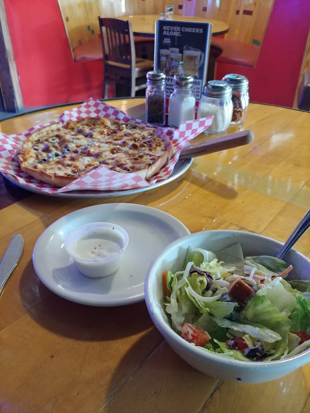 Bleachers Pub | restaurant | 8560 Greenwood Ave N, Seattle, WA 98103, USA | 2067839919 OR +1 206-783-9919