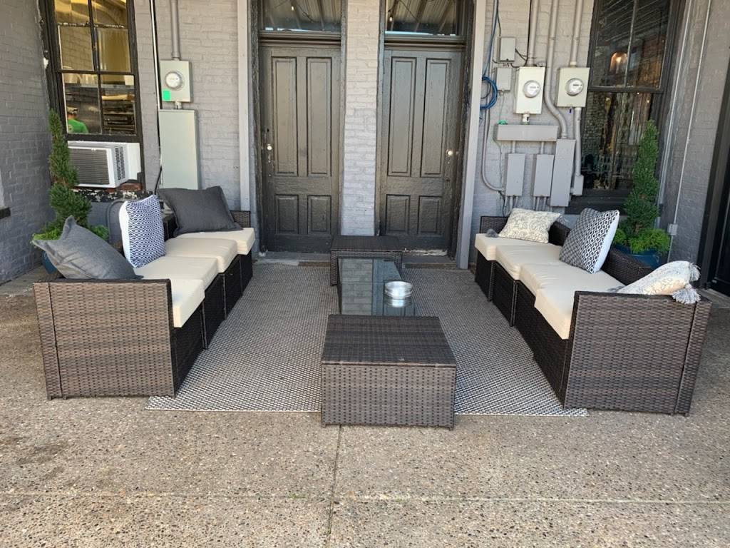 The Standard Plate & Pour | restaurant | 207 E Main St, New Albany, IN 47150, USA | 8125901055 OR +1 812-590-1055