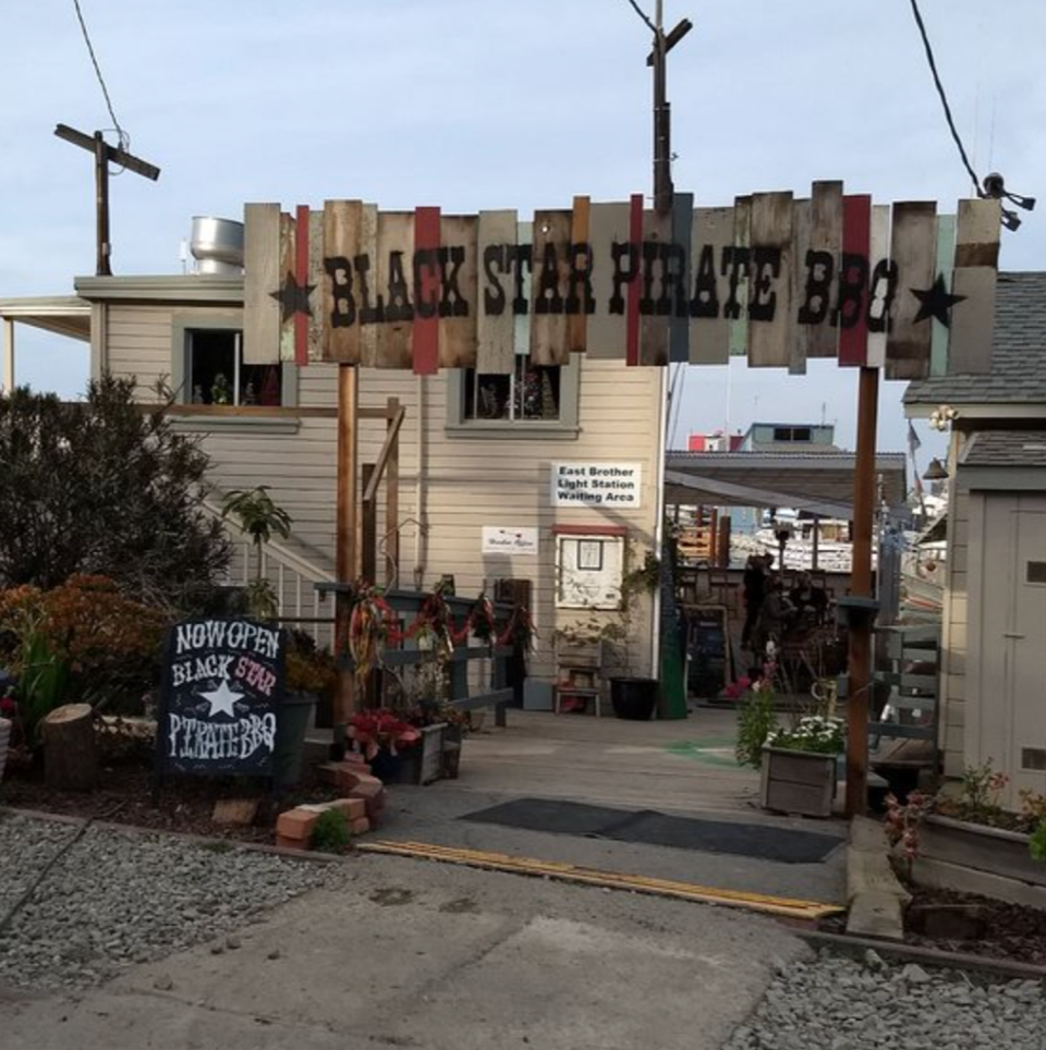 Black Star Pirate BBQ | restaurant | 1900 Stenmark Dr, Richmond, CA 94801, USA | 4155178080 OR +1 415-517-8080