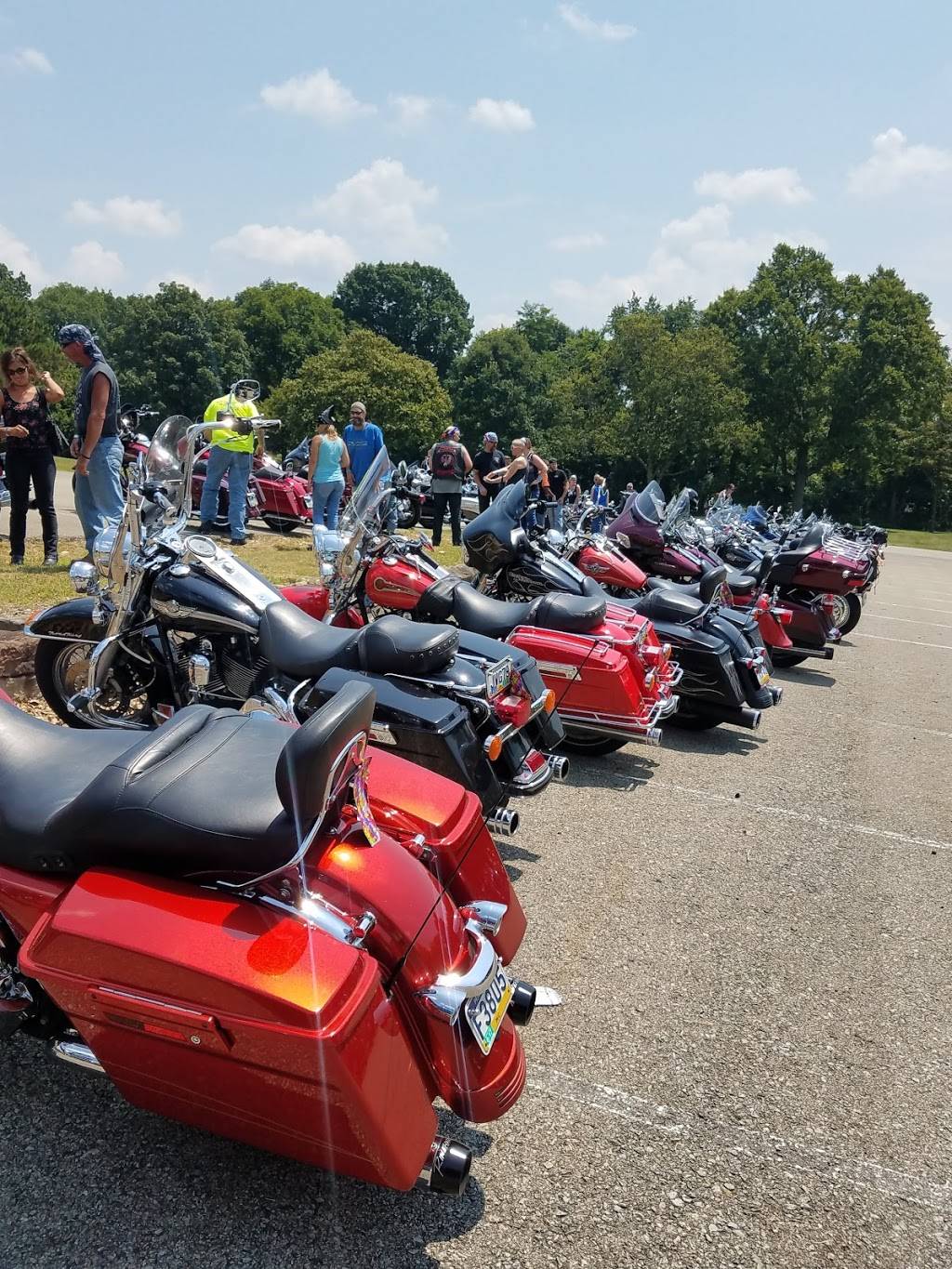 The Clubhouse on The Hill | restaurant | 499 Freeport Rd, Freeport, PA 16229, USA | 7242952582 OR +1 724-295-2582