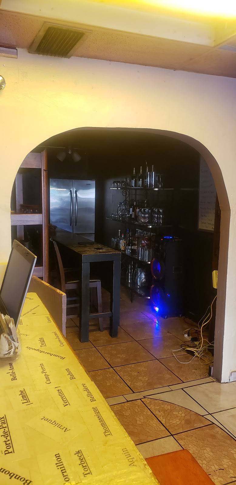 Friendly Restaurant | restaurant | 2513 N Andrews Ave, Wilton Manors, FL 33311, USA | 9545330794 OR +1 954-533-0794