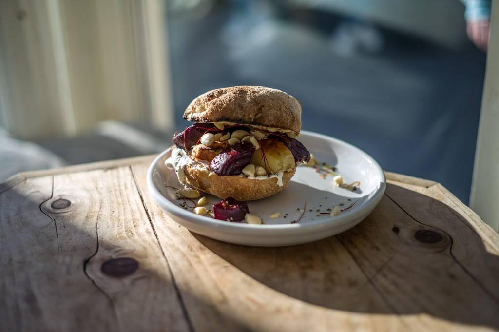 Littleneck Outpost | meal takeaway | 128 Franklin St, Brooklyn, NY 11222, USA | 7183833080 OR +1 718-383-3080