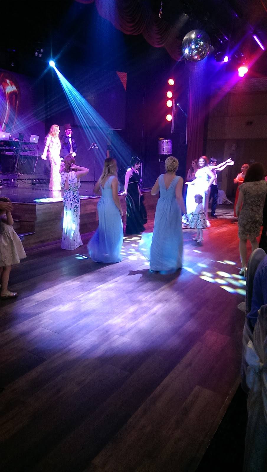 Golden Gates | night club | 11058 Rennard St, Philadelphia, PA 19116, USA | 2156779337 OR +1 215-677-9337