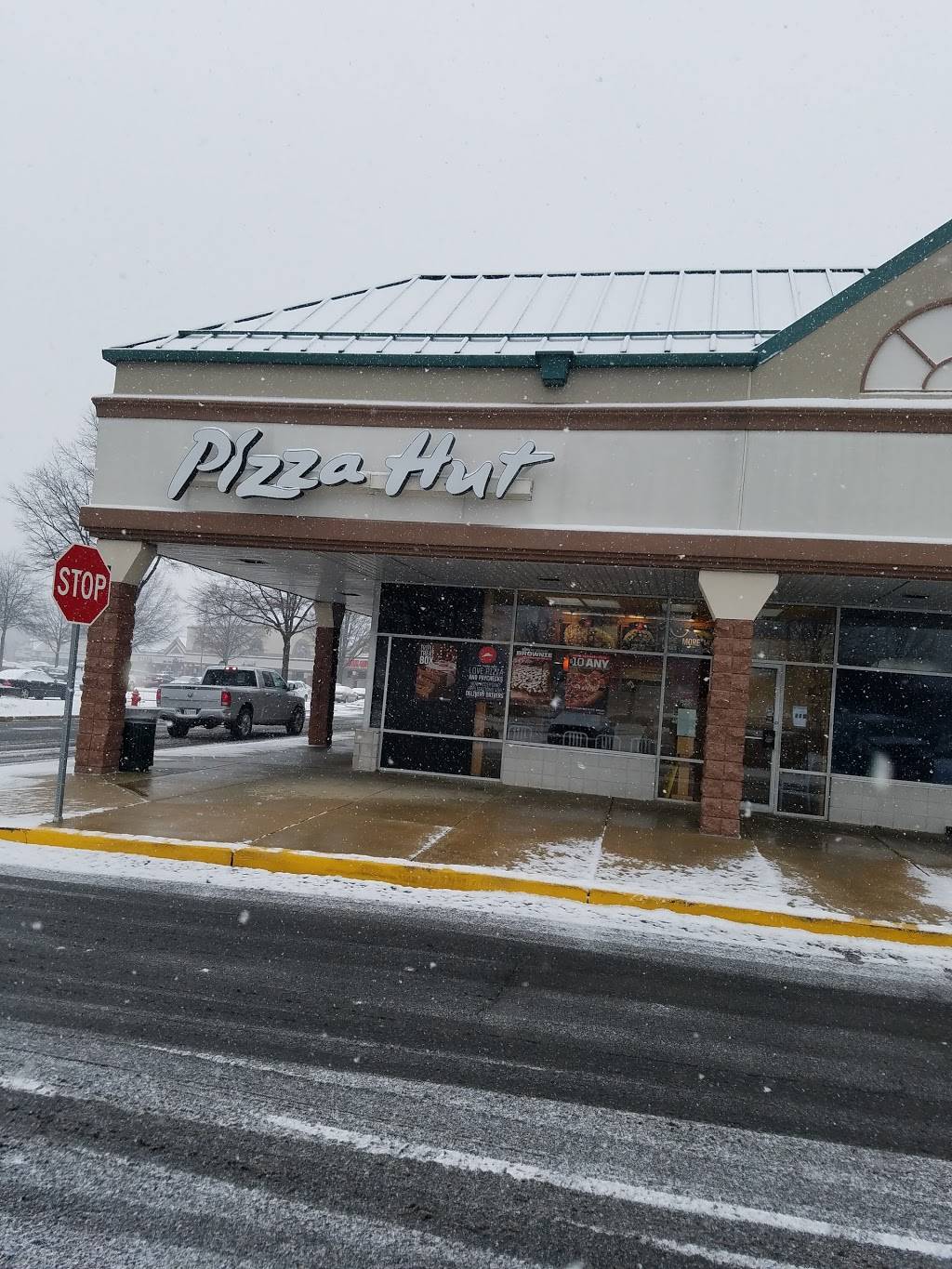 Pizza Hut | restaurant | 5688 & 5690 Silver Hill Rd #A01-A02, District Heights, MD 20747, USA | 3019676600 OR +1 301-967-6600