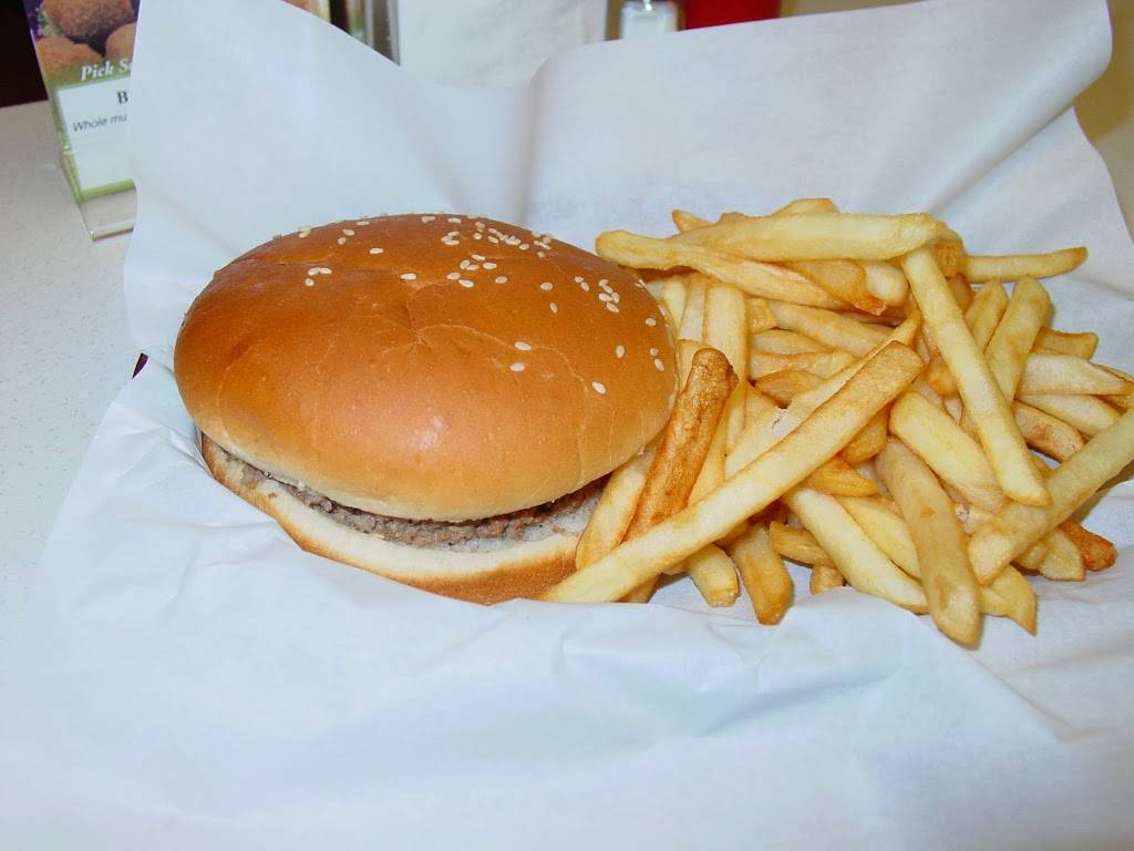 Madveks Dog House | restaurant | 6923 Calumet Ave, Hammond, IN 46324, USA | 2199321060 OR +1 219-932-1060